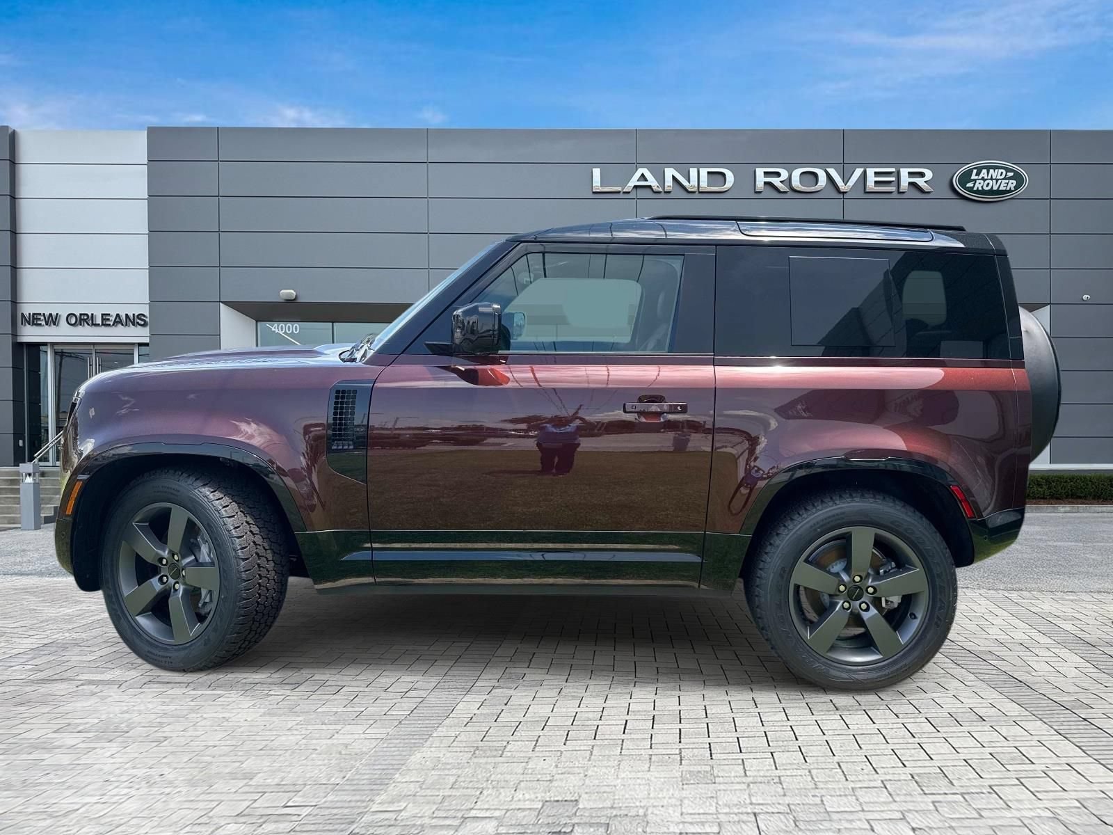 New 2026 Land Rover Defender 90 X-Dynamic SE AWD/4WD image 2