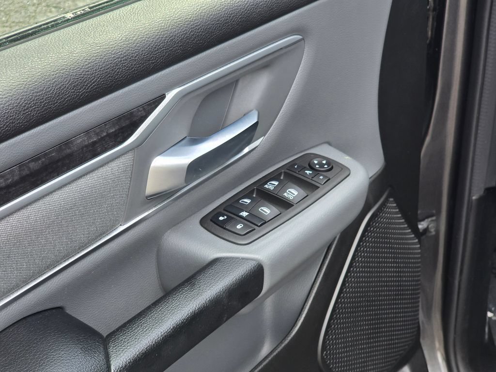 Used 2022 RAM 1500 Big Horn AWD/4WD image 37