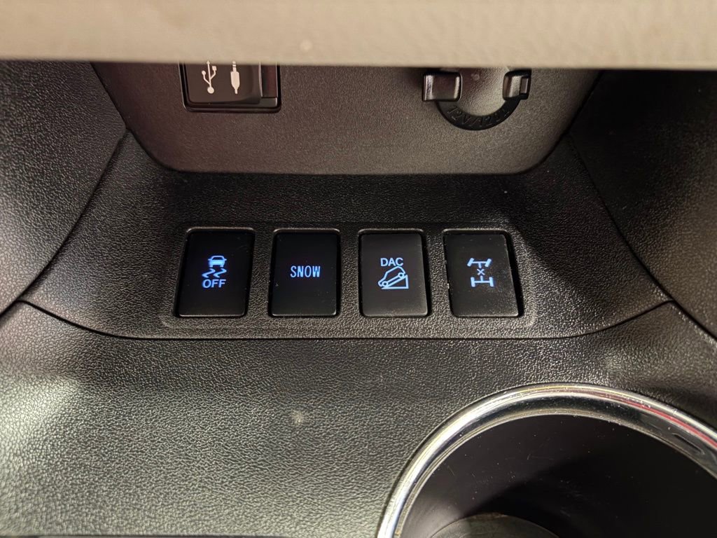 Used 2015 Toyota Highlander LE image 18