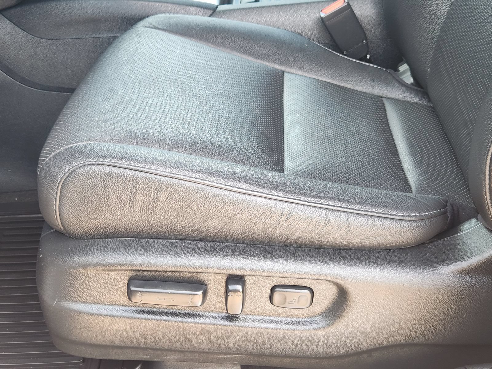 Used 2023 Honda Passport EX-L image 27