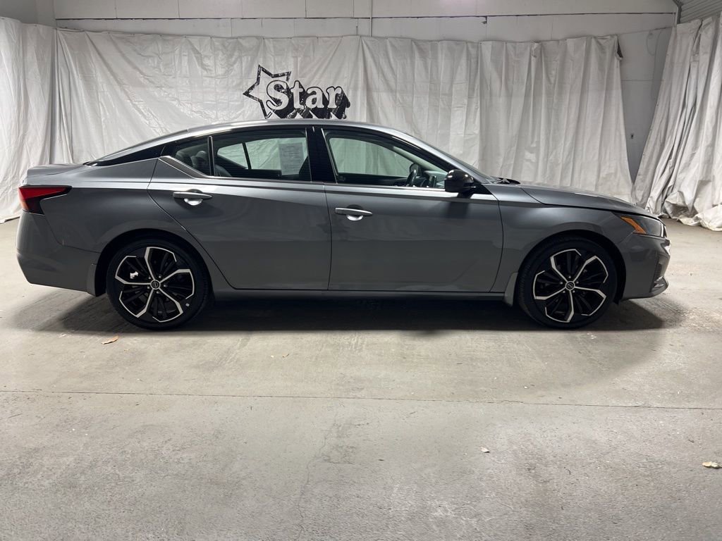 Used 2025 Nissan Altima 2.5 SR image 8