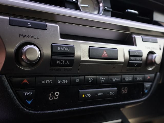 Used 2015 Lexus ES 300h w/ Navigation System Package FWD image 27