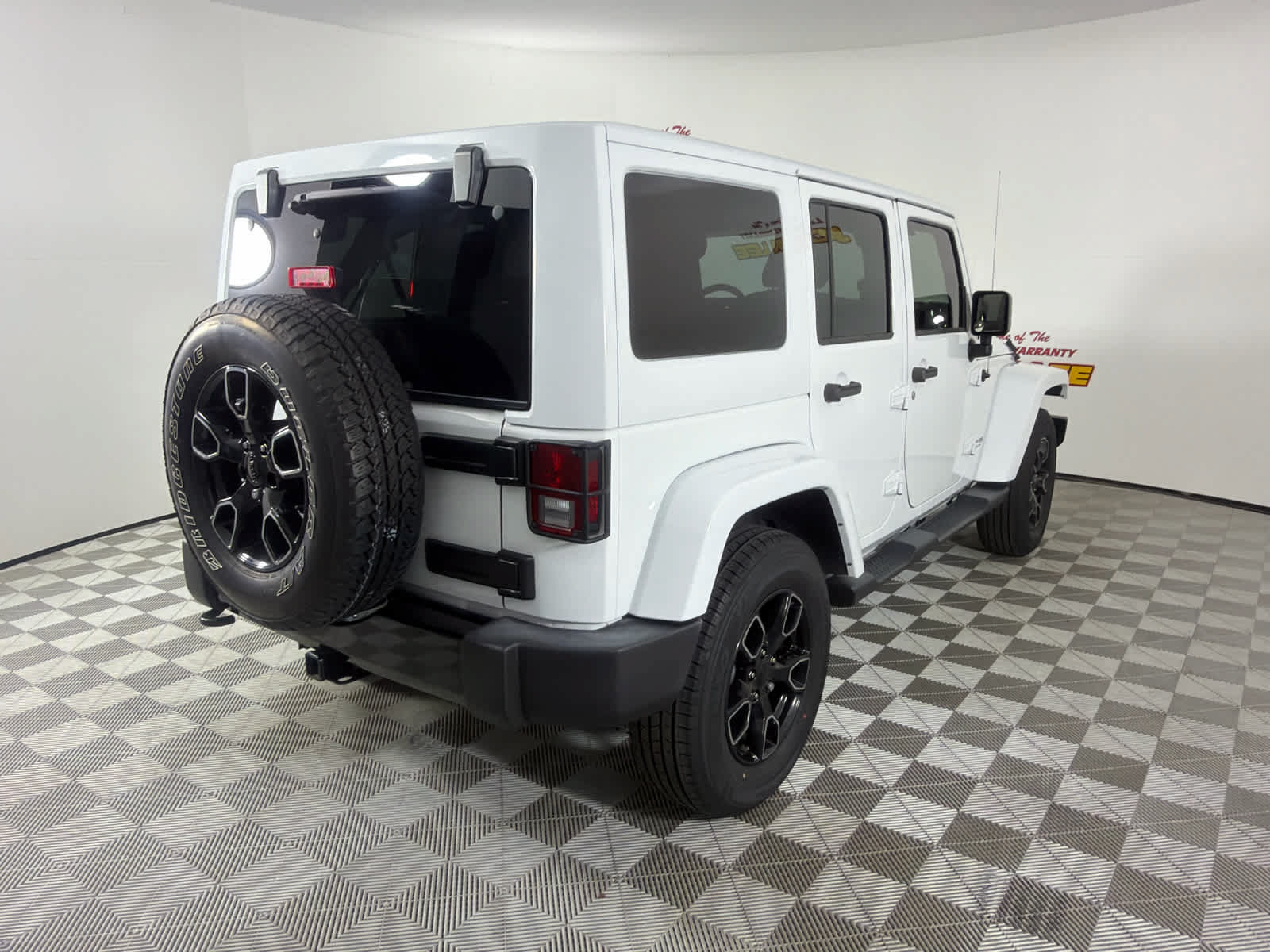 Used 2018 Jeep Wrangler Unlimited Sahara AWD/4WD image 6