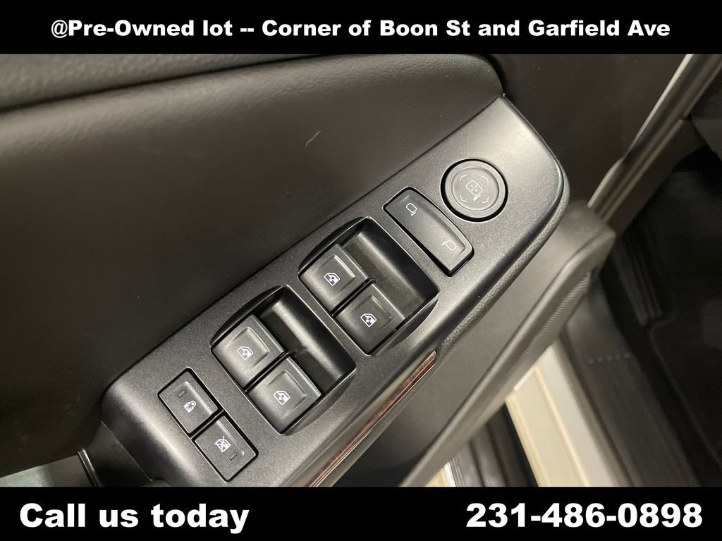 Used 2018 GMC Yukon SLE w/ SLE Value Package image 16