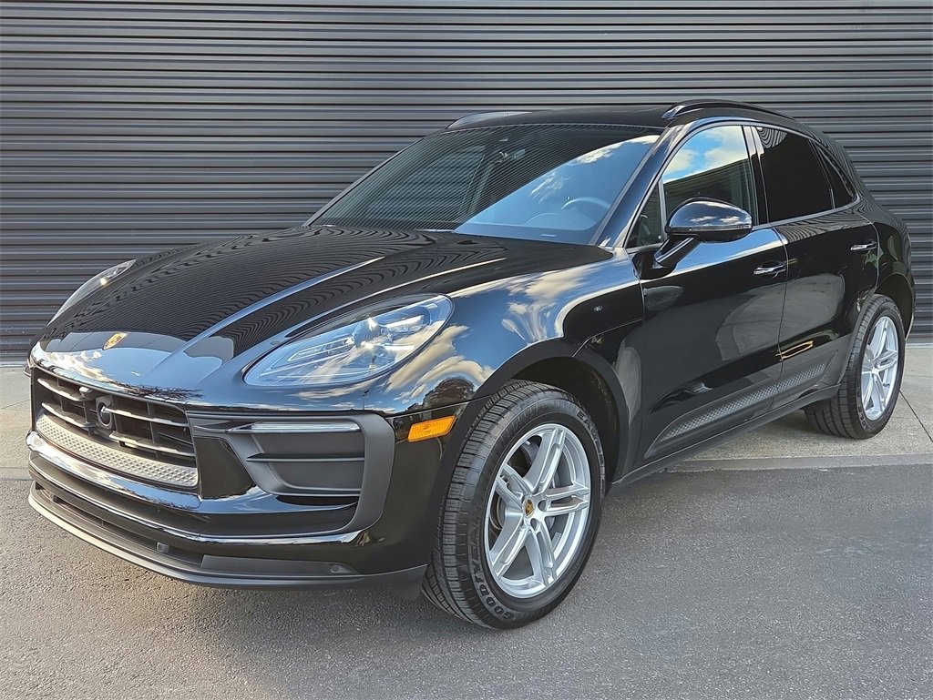 Used 2025 Porsche Macan image 1
