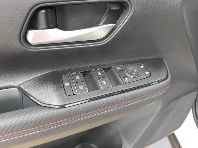 Used 2025 Nissan Kicks SR FWD image 27