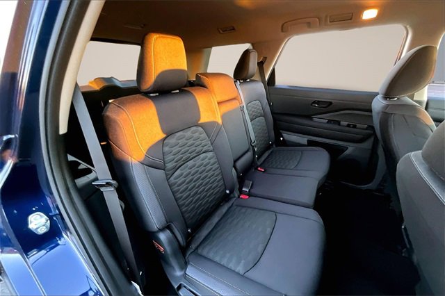 New 2025 Nissan Pathfinder SV image 9