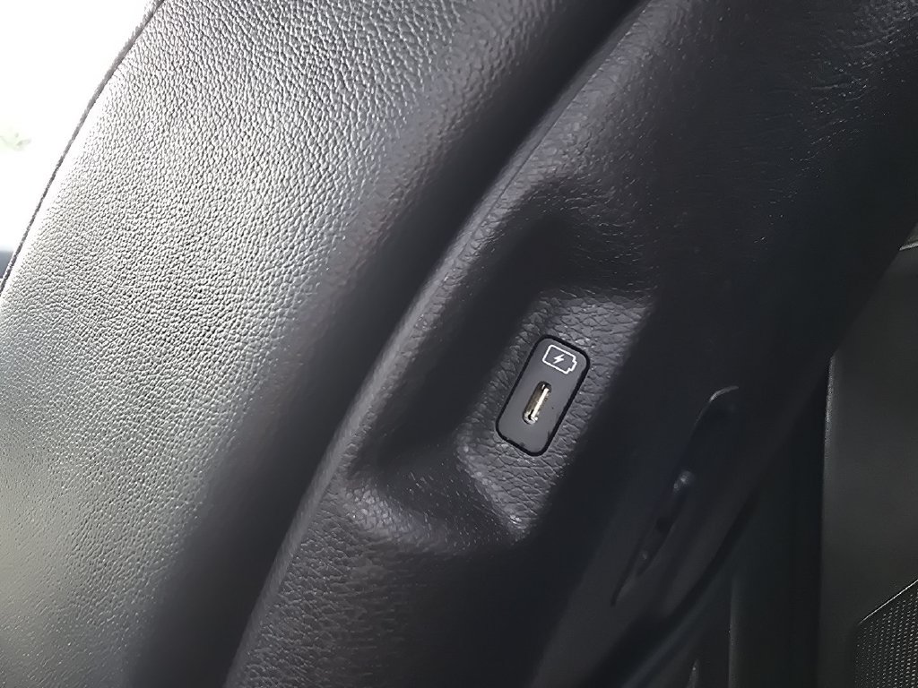 Used 2023 Kia Sportage EX AWD/4WD image 25