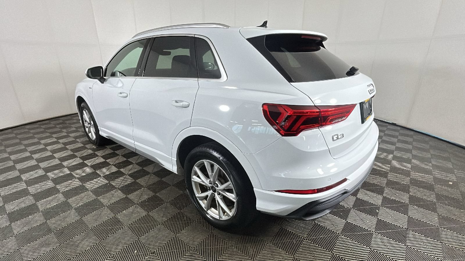 Used 2025 Audi Q3 2.0T Premium AWD/4WD video 4