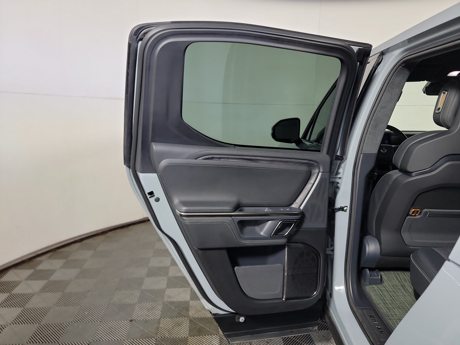 Used 2022 Rivian R1T Adventure AWD/4WD image 16