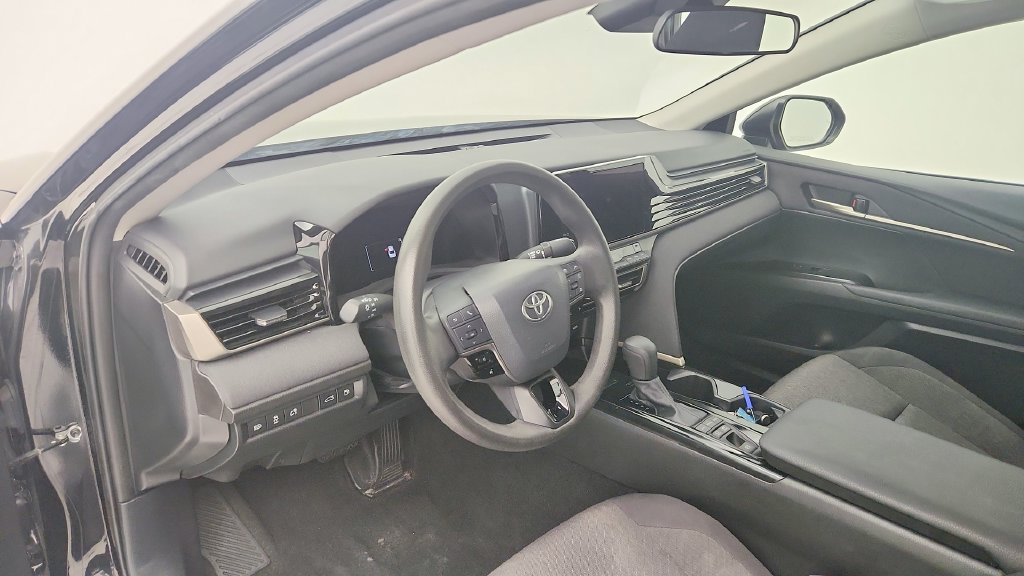 Used 2025 Toyota Camry LE FWD image 9