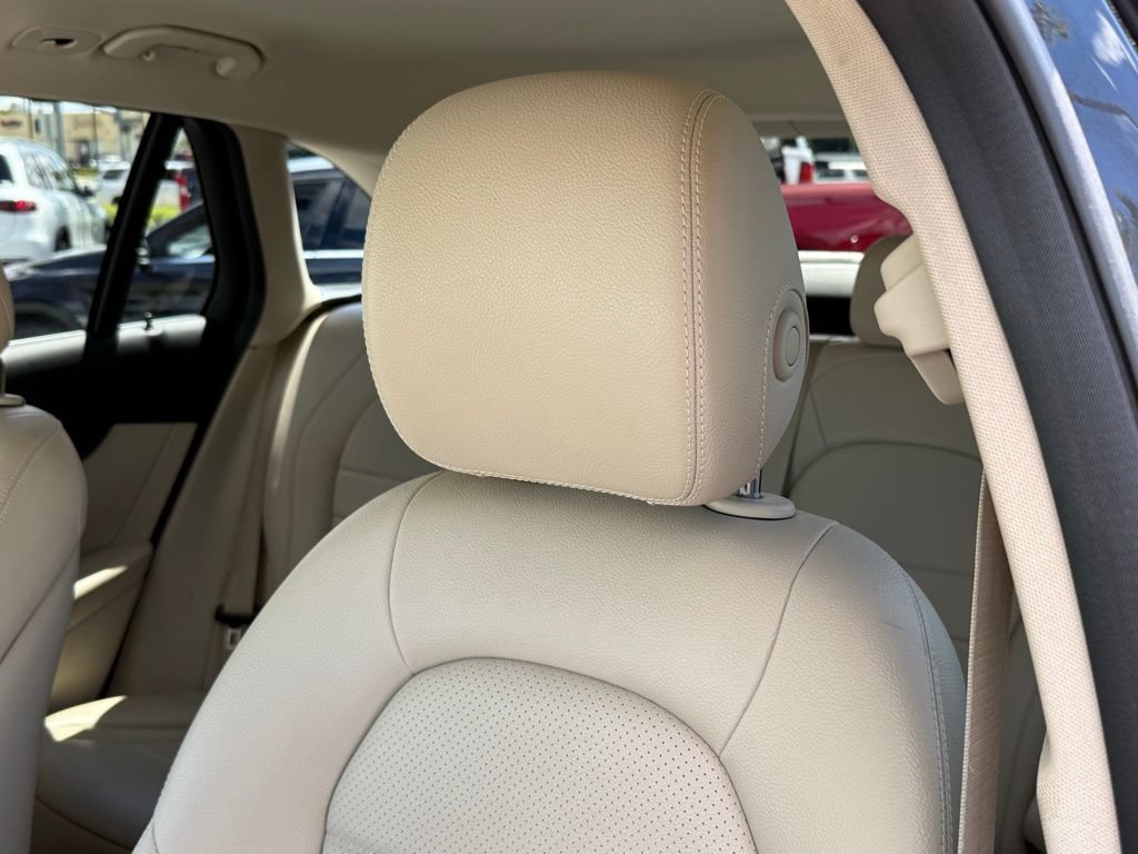 Used 2022 Mercedes-Benz GLC 300 4MATIC w/ Premium Package Lite image 2