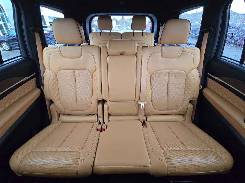 Used 2022 Jeep Grand Cherokee L Summit w/ Luxury Tech Group V image 17