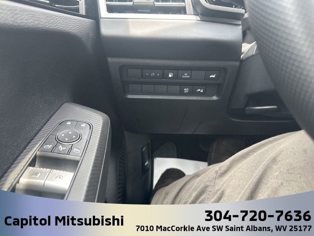 New 2025 Mitsubishi Outlander SEL image 23