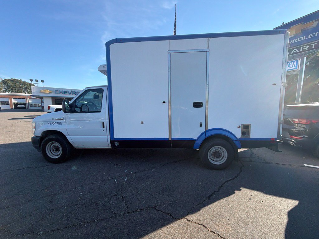 Used 2023 Ford E-350 and Econoline 350 Super Duty w/ Power Windows & Locks Group RWD image 5