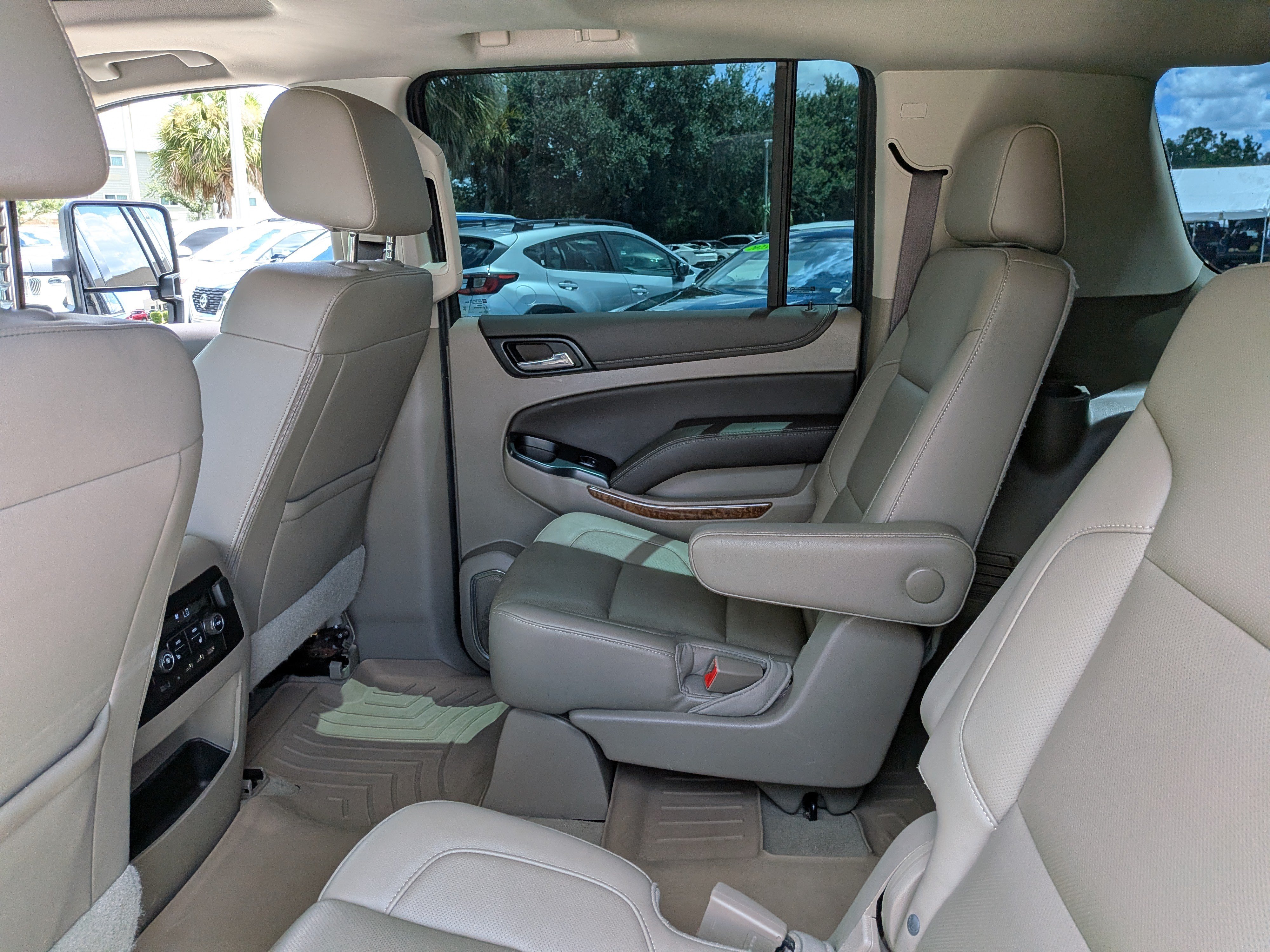 Used 2019 Chevrolet Suburban Premier AWD/4WD image 15