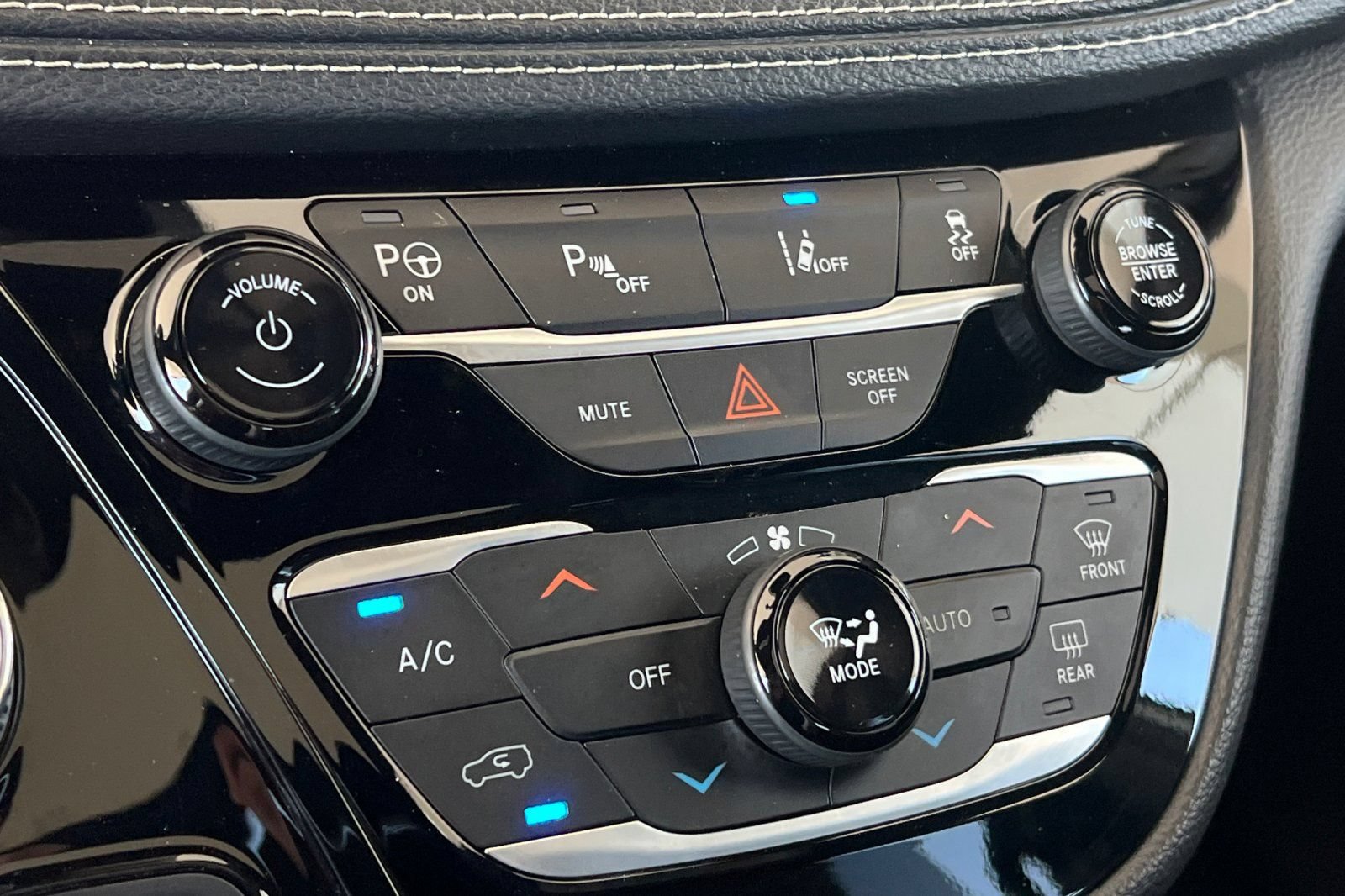 Used 2022 Chrysler Pacifica Limited w/ Uconnect Theater Family Group FWD image 31
