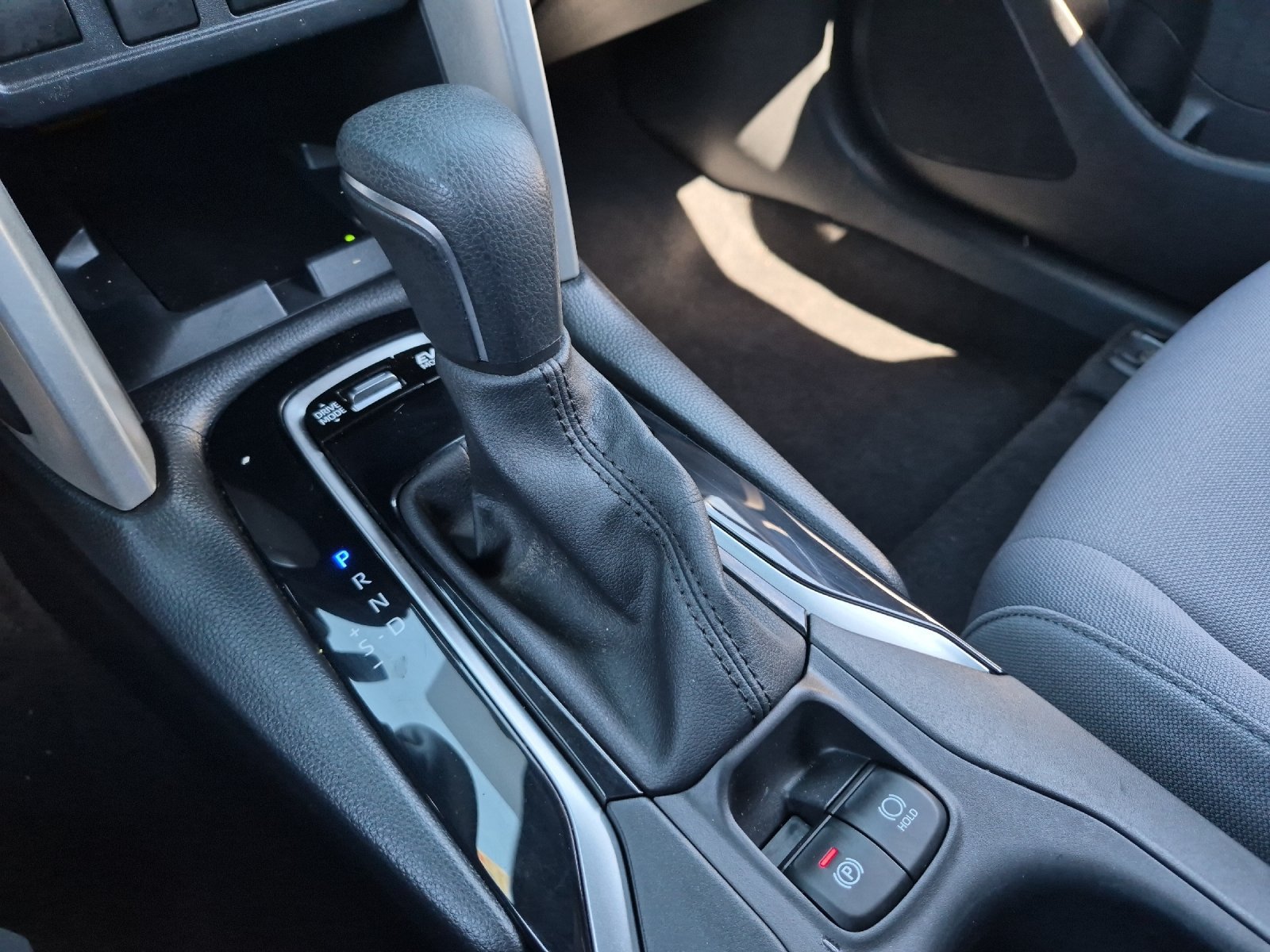 Used 2024 Toyota Corolla Cross AWD Hybrid image 19