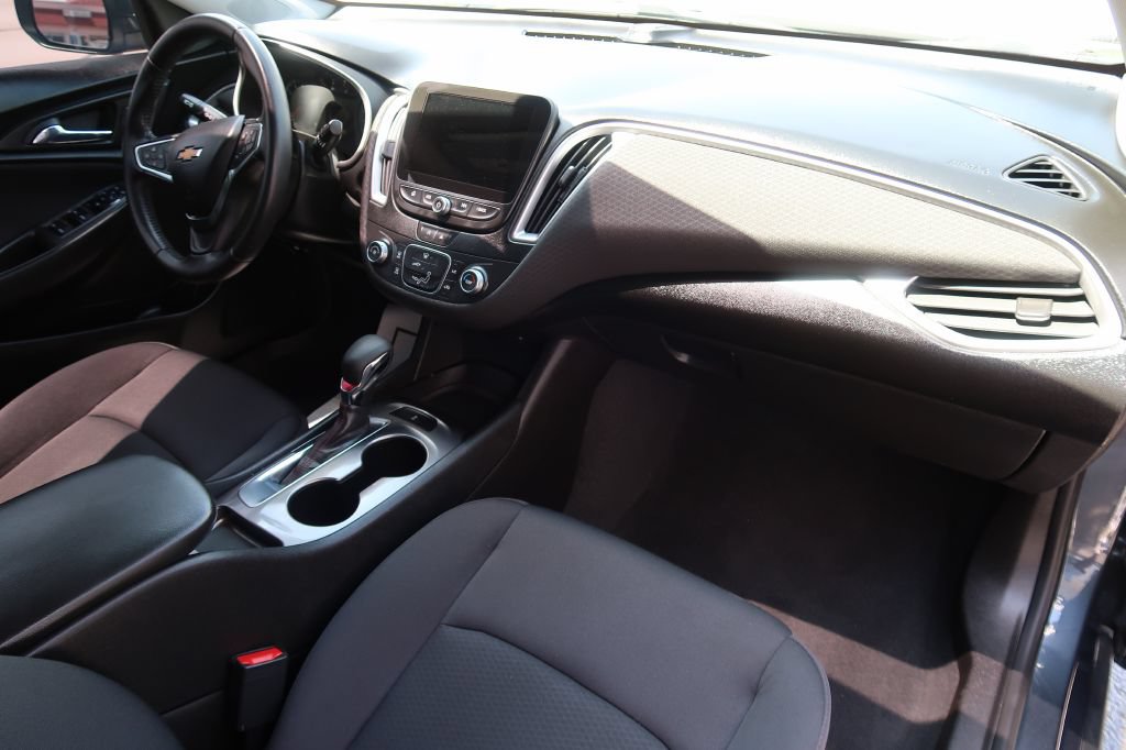 Used 2021 Chevrolet Malibu RS FWD image 11