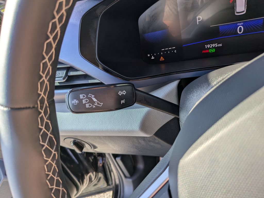 Certified 2023 Volkswagen Taos SE w/ Black Wheel Package FWD image 29