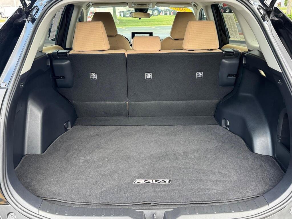 Certified 2025 Toyota RAV4 LE AWD/4WD image 4