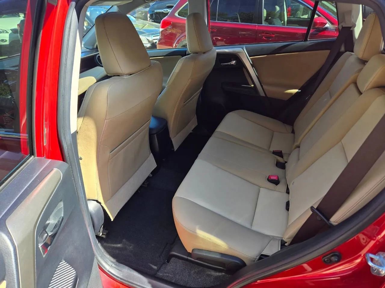 Used 2015 Toyota RAV4 Limited image 28