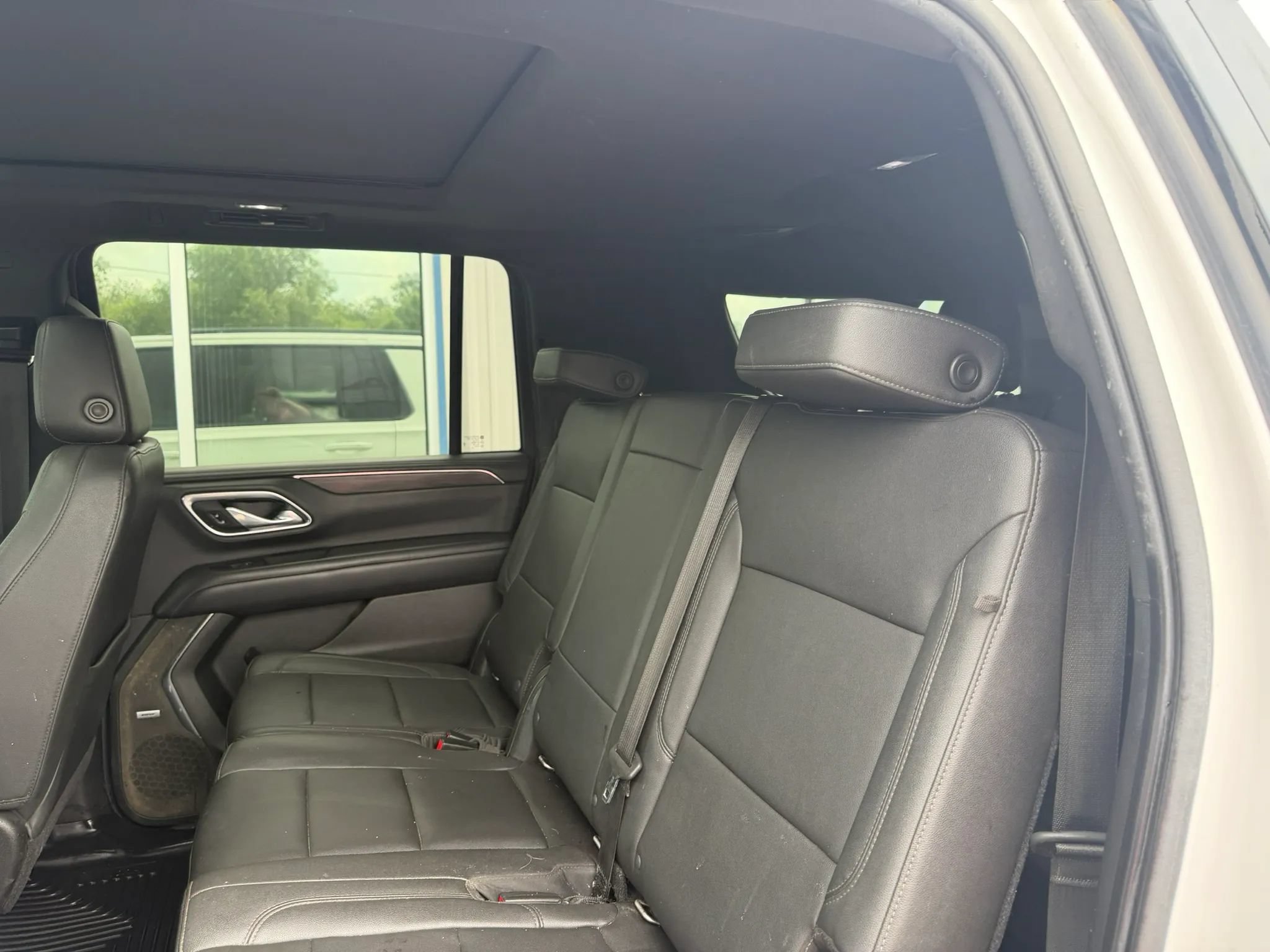 Used 2021 Chevrolet Suburban Z71 w/ Luxury Package AWD/4WD image 15