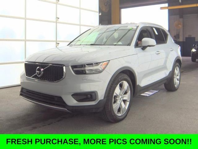 Used 2021 Volvo XC40 T5 Momentum