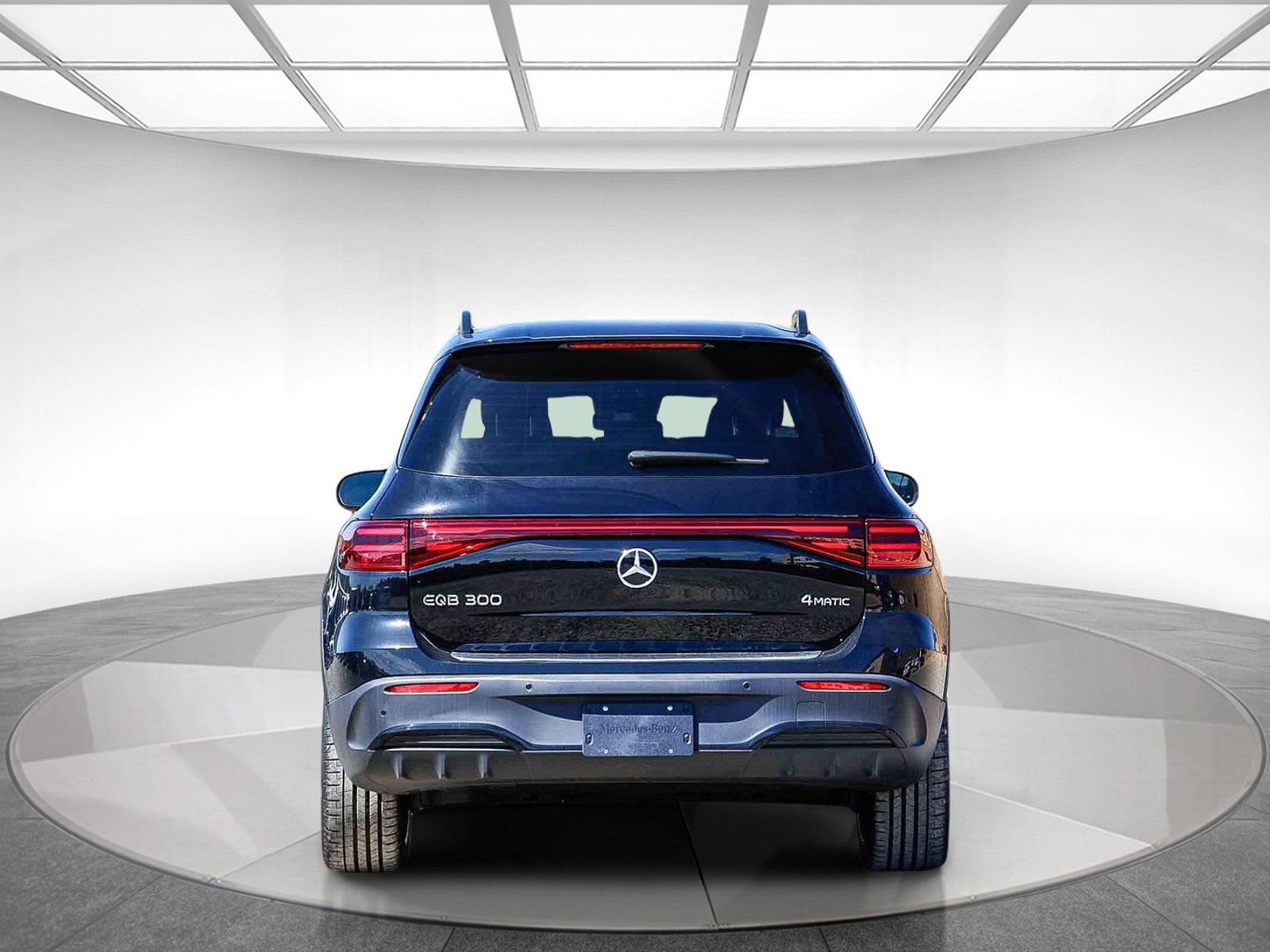 Used 2024 Mercedes-Benz EQB 300 4MATIC image 3