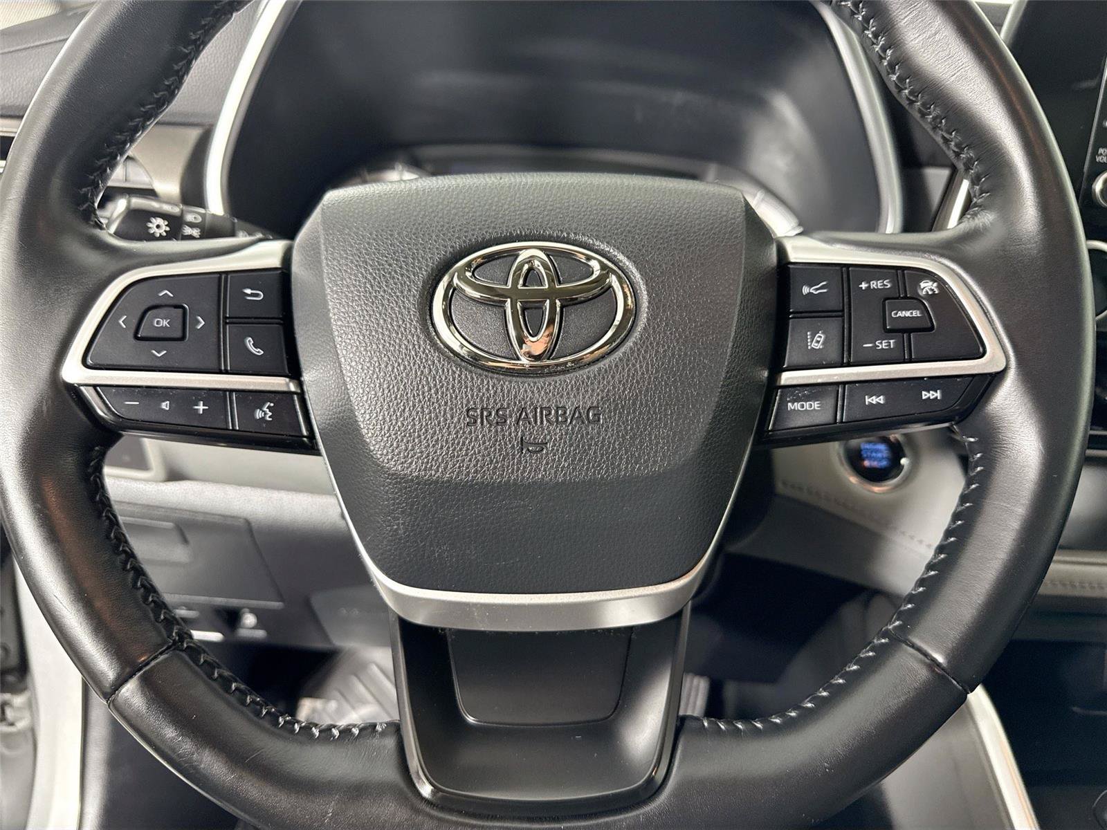 Used 2022 Toyota Highlander XLE FWD image 16