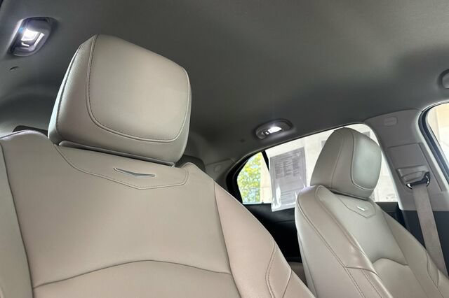 Used 2021 Cadillac XT4 Luxury w/ Driver Awareness Package FWD image 17