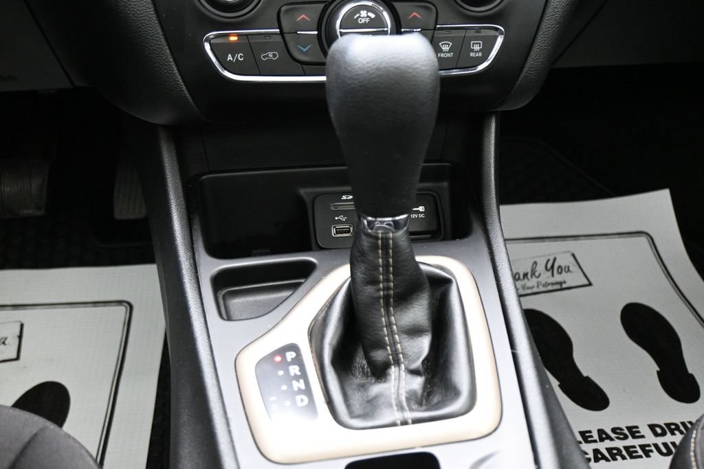 Used 2015 Jeep Cherokee Latitude w/ Comfort/Convenience Group FWD image 21