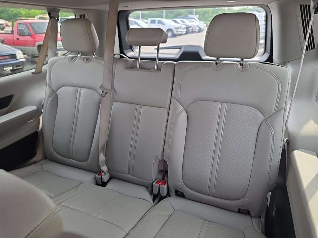 Used 2024 Jeep Wagoneer L Series II w/ Flexible Seating Group AWD/4WD image 11
