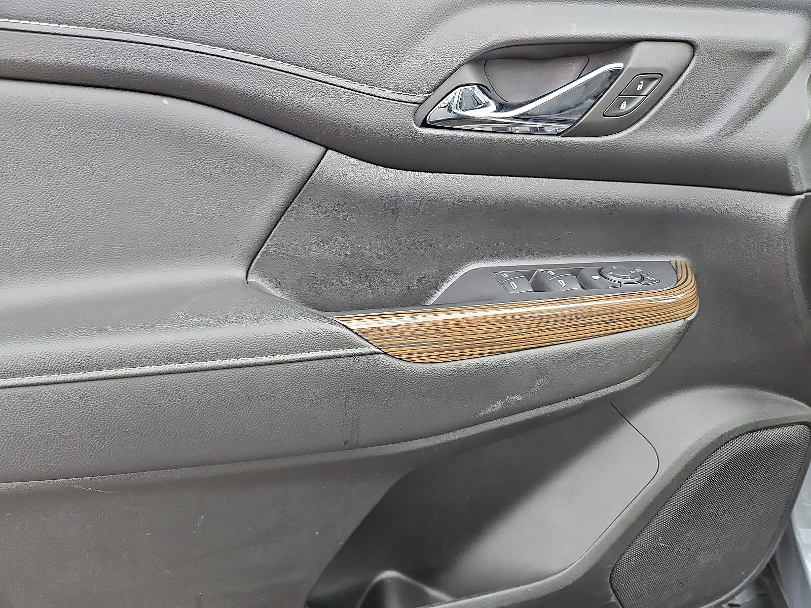 Certified 2023 GMC Acadia SLE image 12