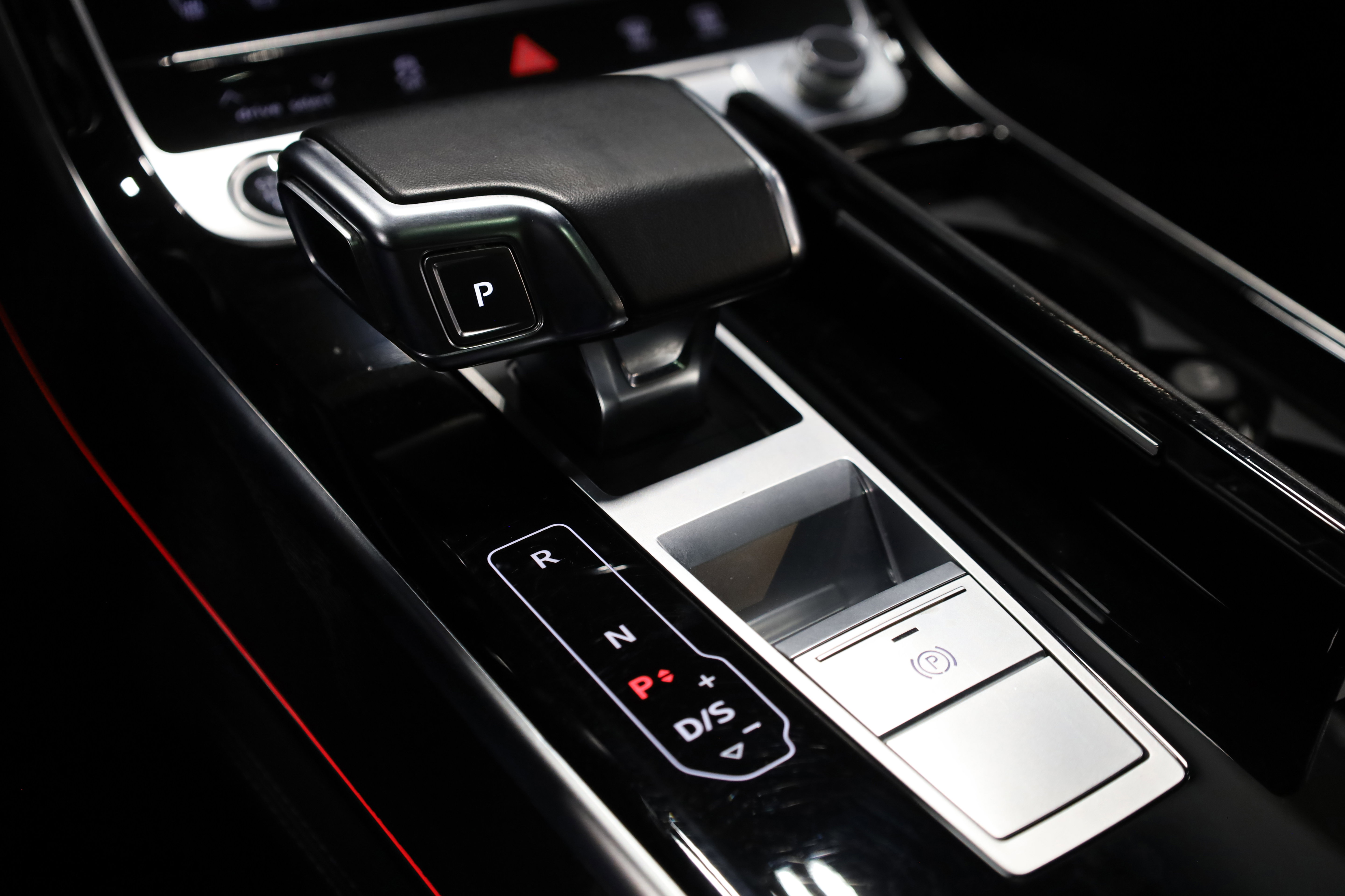 Used 2022 Audi A8 L 3.0T w/ Executive Package image 31