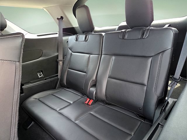 Used 2023 Ford Explorer XLT w/ Equipment Group 202A AWD/4WD image 13