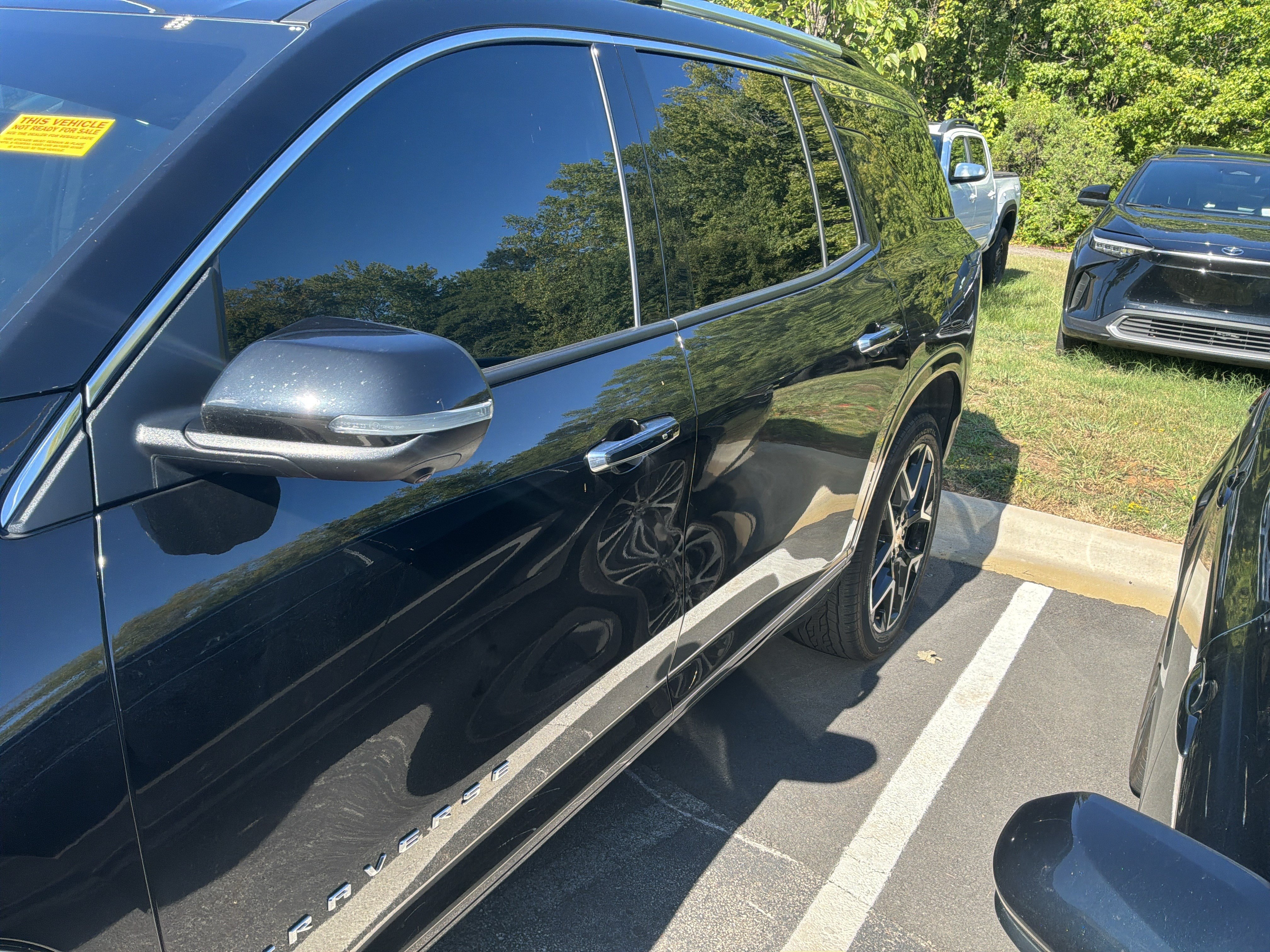 Used 2025 Chevrolet Traverse High Country FWD image 5