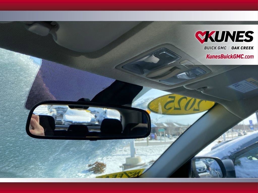 Used 2025 Hyundai Venue SEL FWD image 20