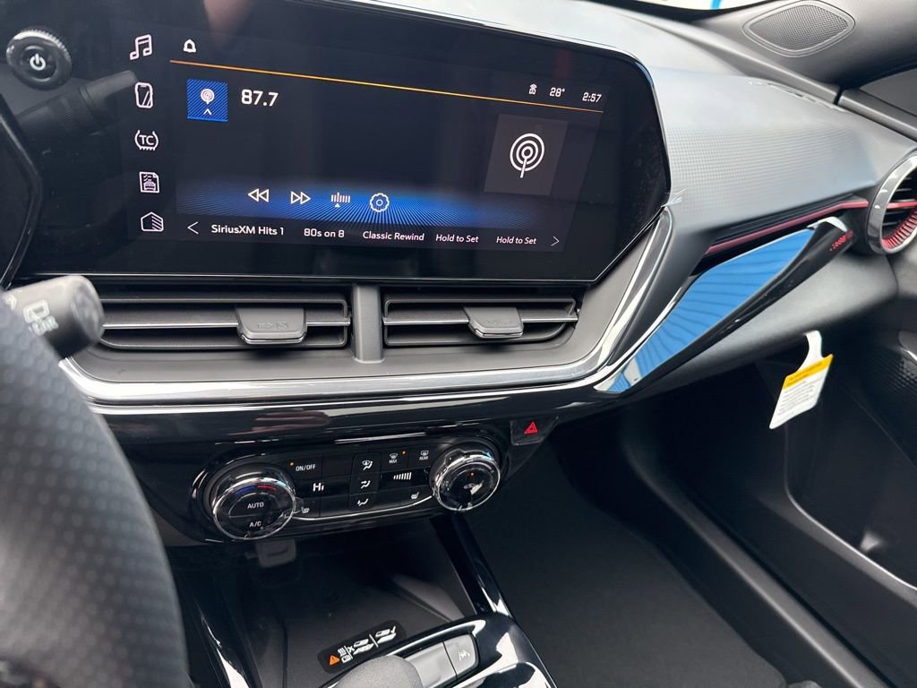 Used 2026 Chevrolet Trax RS w/ Sunroof Package image 25