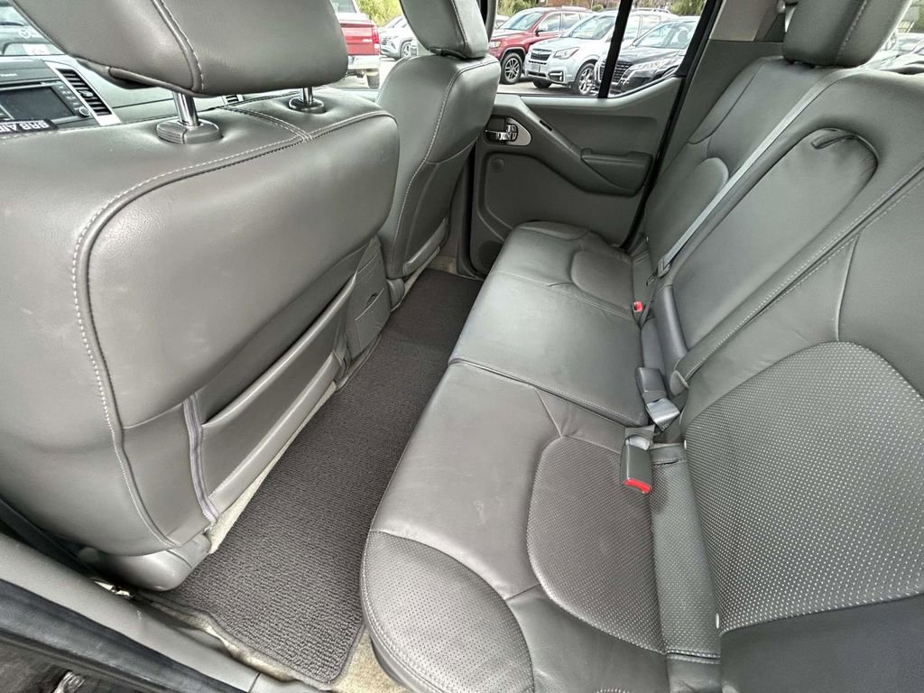 Used 2013 Nissan Frontier SL w/ Moonroof Pkg image 12