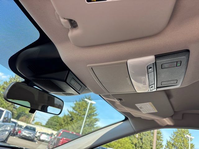 Used 2023 Nissan Rogue SV AWD/4WD image 25