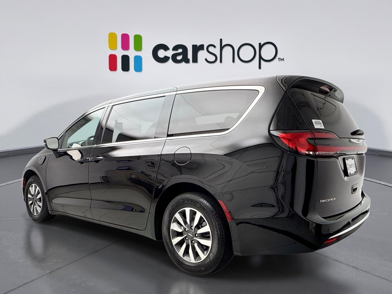 Used 2025 Chrysler Pacifica Select image 3