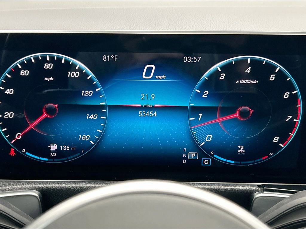 Used 2021 Mercedes-Benz GLB 250 4MATIC image 32