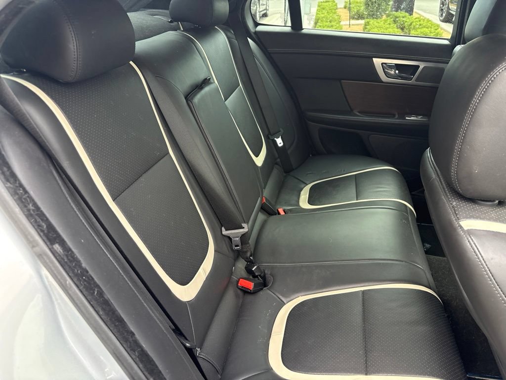 Used 2014 Jaguar XF 3.0 RWD image 9