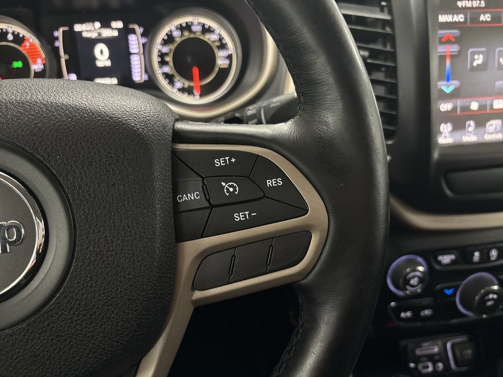 Used 2017 Jeep Cherokee Latitude w/ Cold Weather Group image 41