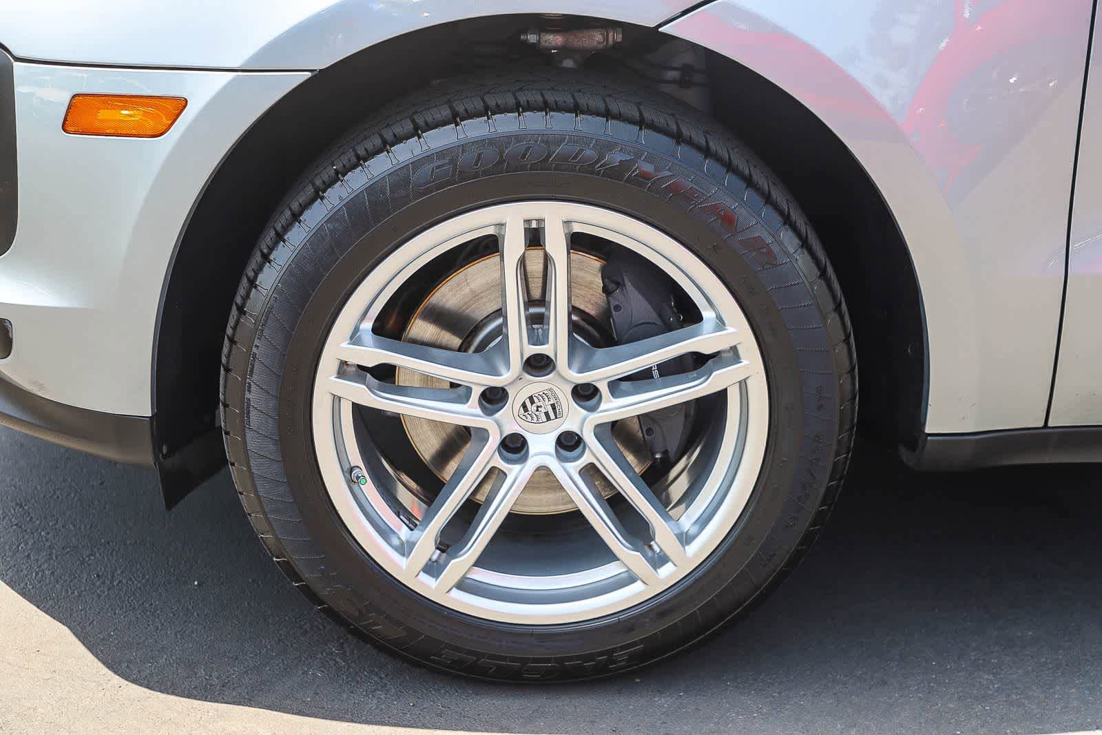 Used 2020 Porsche Macan AWD/4WD image 10