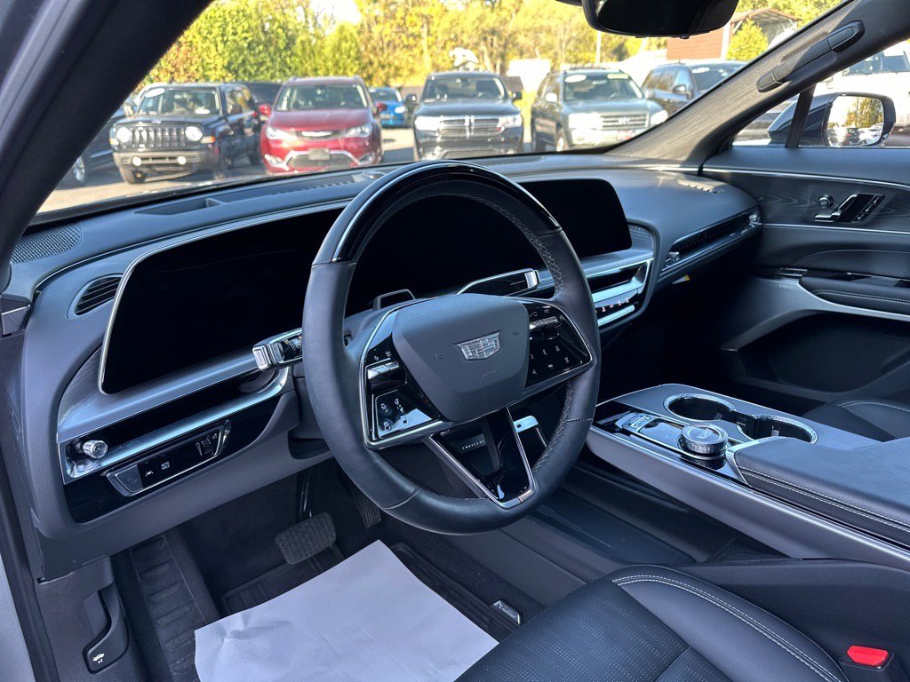 Used 2024 Cadillac Lyriq Luxury image 16