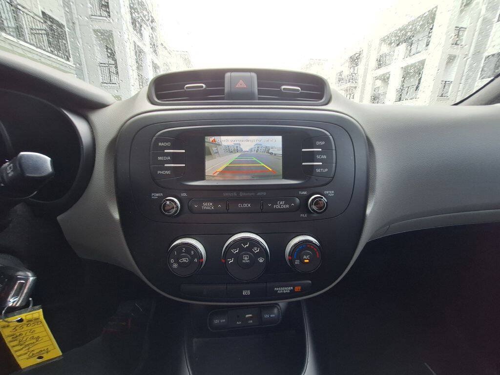 Used 2016 Kia Soul + FWD image 36
