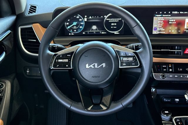 Certified 2025 Kia Seltos EX w/ EX Sunroof Package FWD image 19