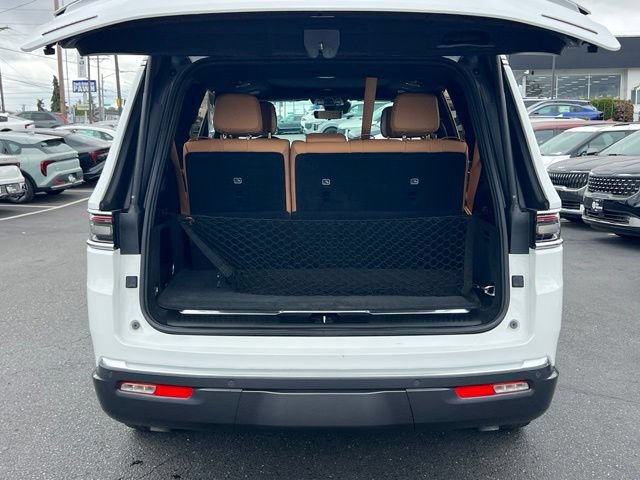 Used 2022 Jeep Grand Wagoneer Series III w/ Flexible Seating Group AWD/4WD image 10
